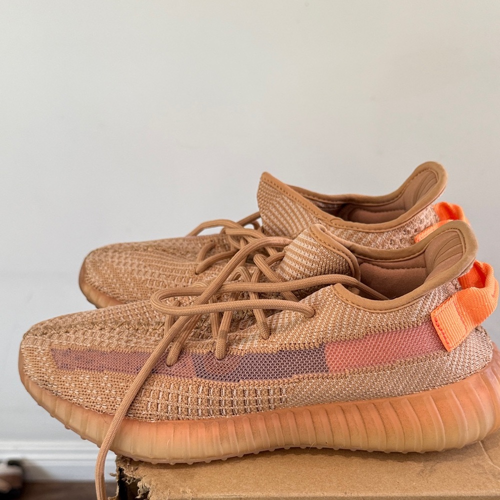 YEEZY BOOST 350 CLAY Sneakers